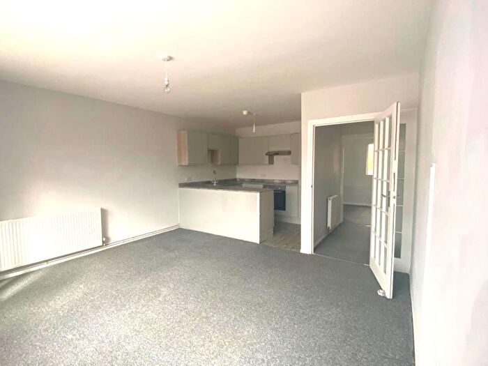 2 Bedroom Flat To Rent In Hanworth Road, Hounslow, TW4