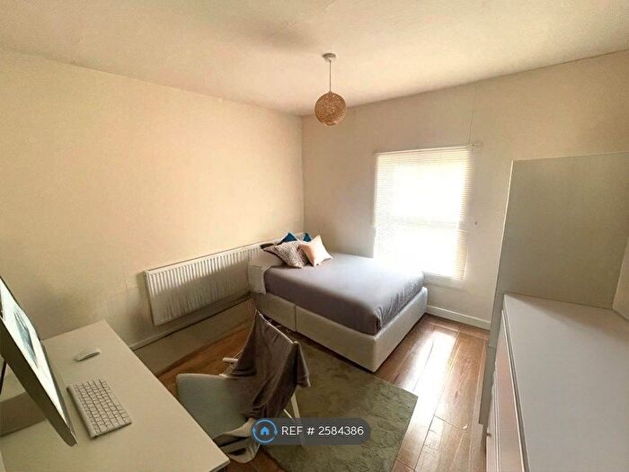 3 Bedroom Flat To Rent In Alfreton Road, Nottingham, NG7