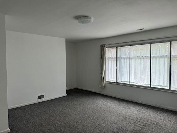2 Bedroom Flat To Rent In Station Way, Buckhurst Hill, IG9