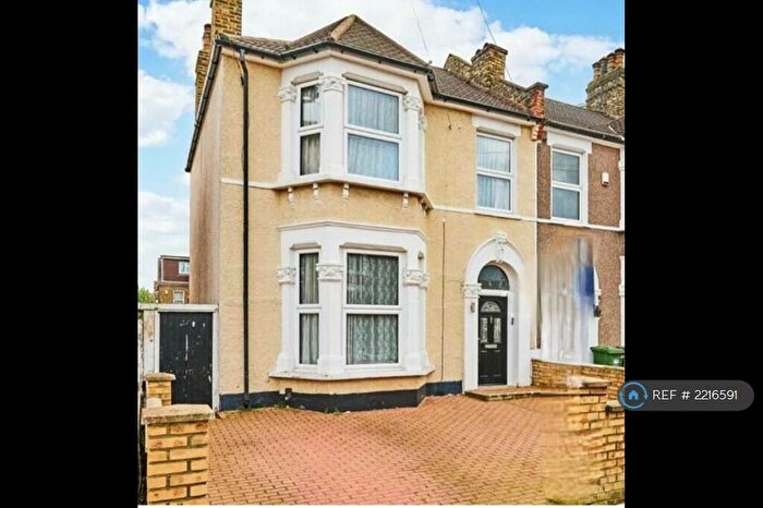 3 Bedroom End Of Terrace House To Rent In Ardgowan Road, London, SE6