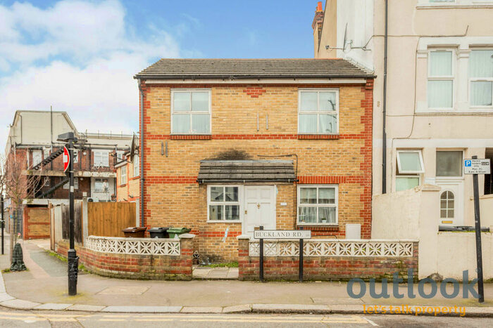 3 Bedroom Cluster House To Rent In Sedgwick Road, Leyton, E10