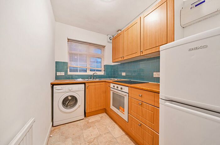 1 Bedroom Flat For Sale In Gladstone Road, Farnborough Village, Orpington, Kent, BR6