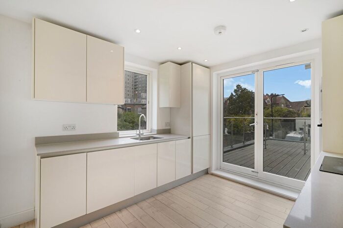 3 Bedroom Flat For Sale In Brougham Road, Acton, London, W3