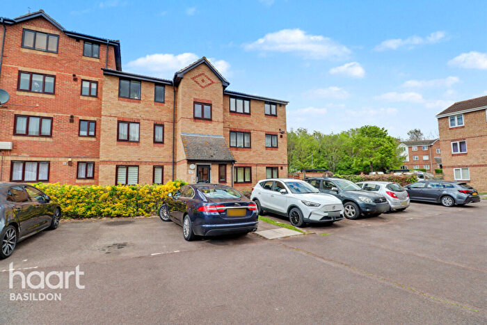 1 Bedroom Apartment For Sale In Chestnut Road, Basildon, SS16