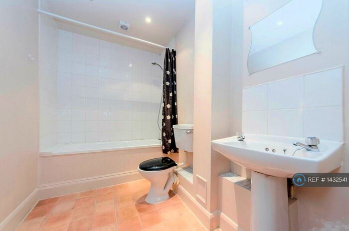 1 Bedroom Flat To Rent In Uplands Close, London, SE18