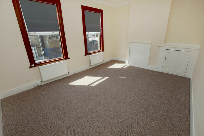 1 Bedroom Flat To Rent In Pevensey Road, Forest Gate, E7