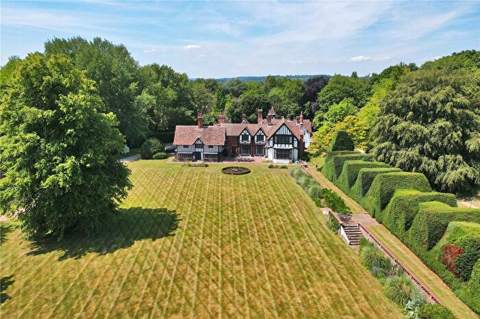 8 Bedroom Detached House For Sale In Vicarage Road, Yalding, Maidstone, Kent, ME18