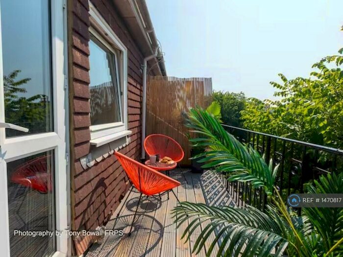 2 Bedroom Flat To Rent In St Aubyns, Hove, BN3