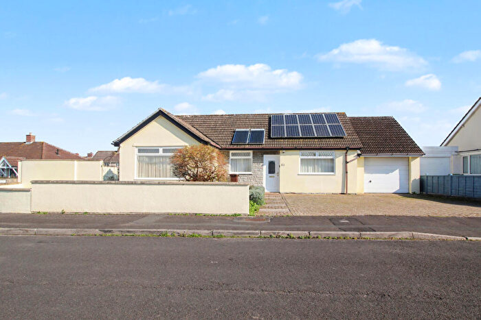 4 Bedroom Bungalow For Sale In Leigh Furlong Road, Street, BA16