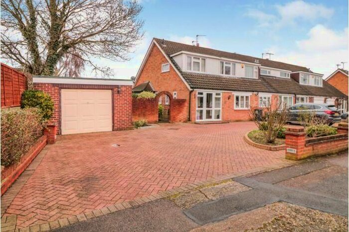 3 Bedroom Semi-Detached House To Rent In Stains Close, Cheshunt, EN8