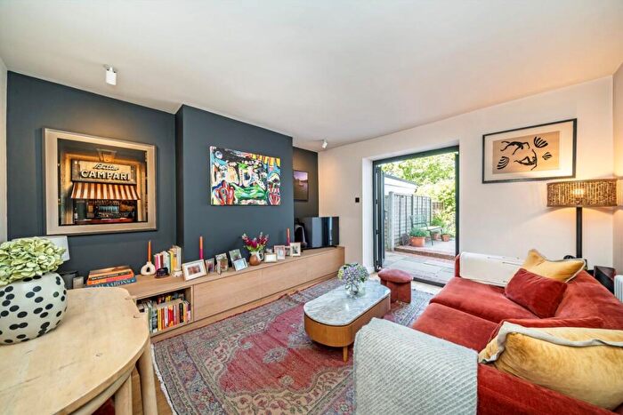 1 Bedroom Flat For Sale In Rye Hill Park, Peckham, SE15