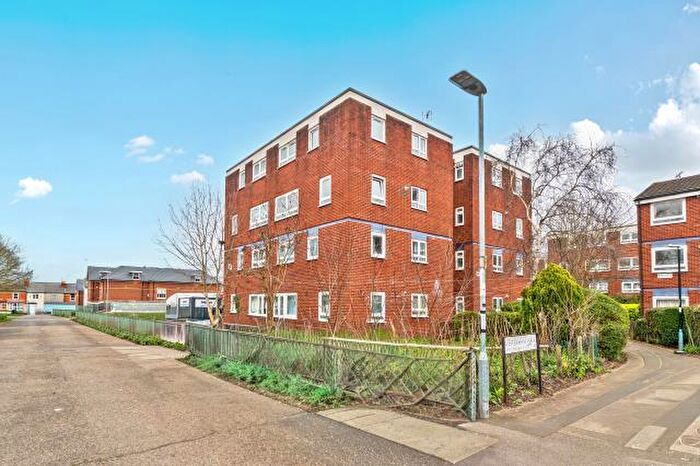 4 Bedroom Apartment For Sale In Westerham Walk, Reading, RG2