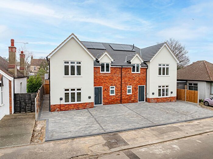 2 Bedroom Flat For Sale In Cumberland Avenue, Southend-On-Sea, SS2