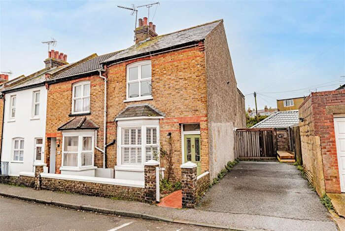 3 Bedroom End Terrace House For Sale In Livingstone Road, Broadstairs, CT10