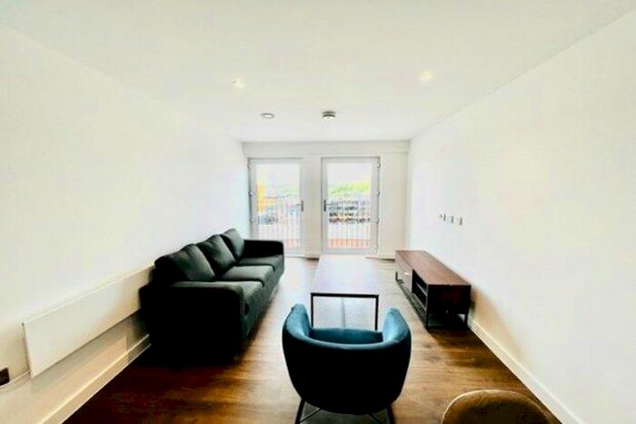 2 Bedroom Flat To Rent In Waterhouse Apartments, Salford, M5