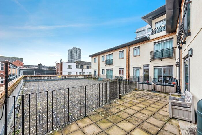 2 Bedroom Flat For Sale In Holbrook Way, Swindon, SN1