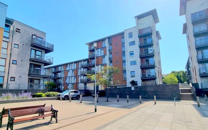 2 Bedroom Flat To Rent In Commonwealth Drive, Crawley, West Sussex, RH10