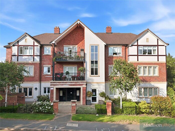 2 Bedroom Apartment For Sale In St. Johns Road, Loughton, Essex, IG10