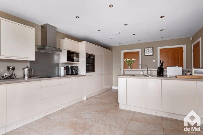 4 Bedroom Detached House For Sale In Winchcombe Road, Sedgeberrow, Worcestershire, WR11