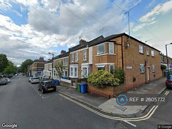 3 Bedroom Flat To Rent In Vestry Road, London, SE5