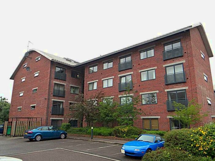 2 Bedroom Apartment To Rent In Apartment, Camlough Walk, S41