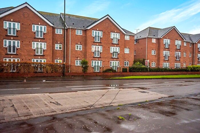 2 Bedroom Flat To Rent In Squires Grove, Willenhall, West Midlands, WV12
