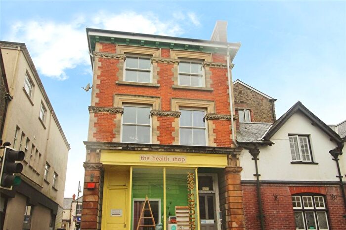 1 Bedroom Flat To Rent In London House, Holsworthy, Devon, EX22