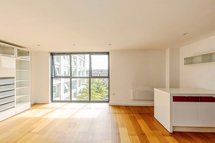 2 Bedroom Flat For Sale In Skypark Road, Bristol, BS3
