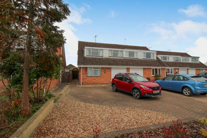 3 Bedroom Semi-Detached House To Rent In Hadrians Close, Coleview, Swindon, SN3
