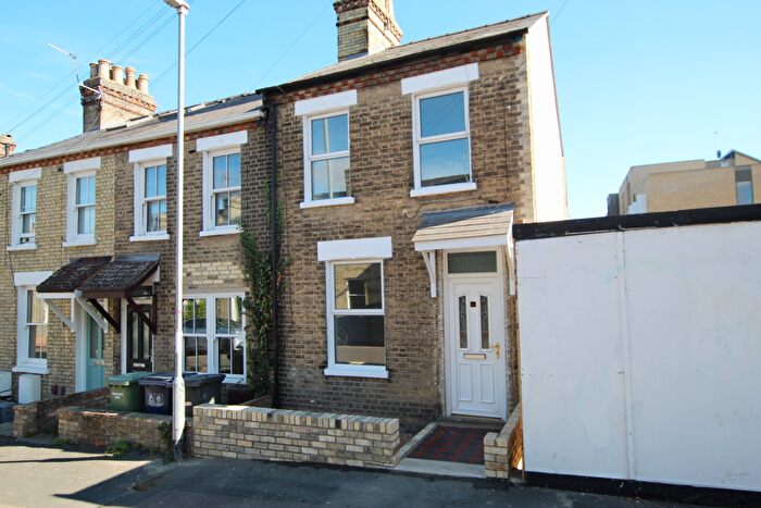 3 Bedroom House To Rent In Godesdone Road, Cambridge, CB5