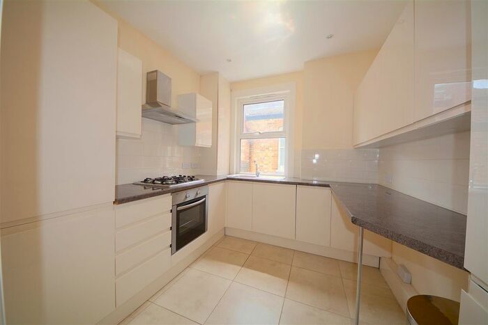 3 Bedroom Flat To Rent In Rosebery Road, Muswell Hill, London, N10
