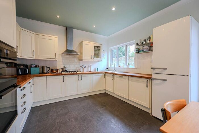 4 Bedroom Detached House For Sale In Tyrone Road, Southend-On-Sea, SS1