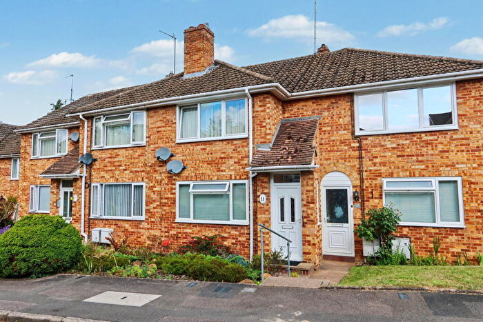 2 Bedroom Maisonette For Sale In Westbeech Court, Banbury, OX16