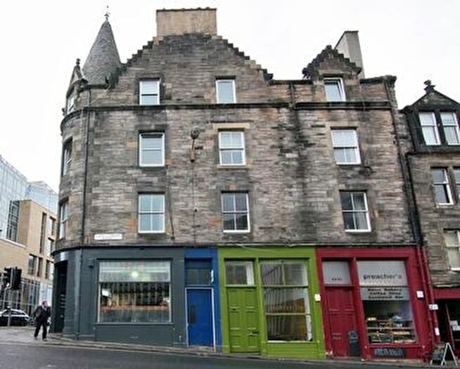 3 Bedroom Flat To Rent In Lady Lawson Street, Edinburgh, EH3