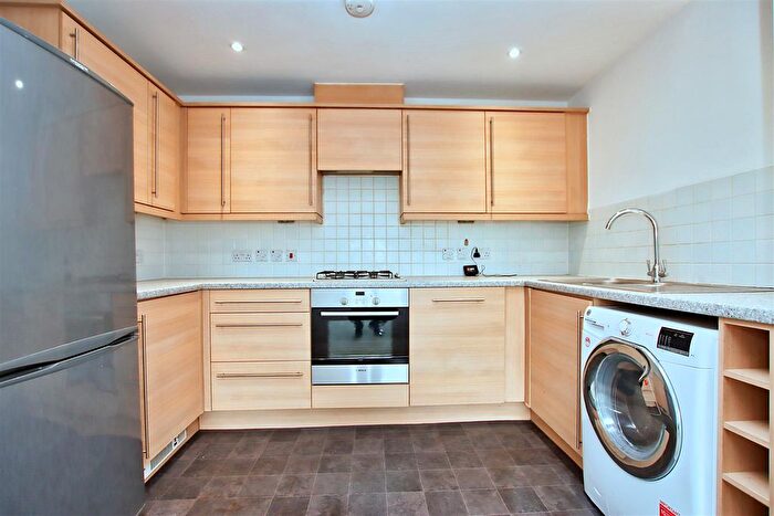2 Bedroom Flat To Rent In Hepburn Court, Station Road, WD6