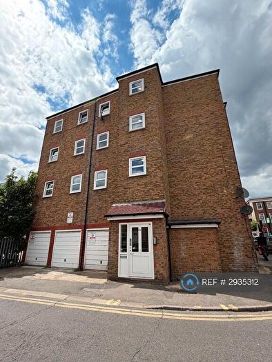 1 Bedroom Flat To Rent In Garnham St, London, N16