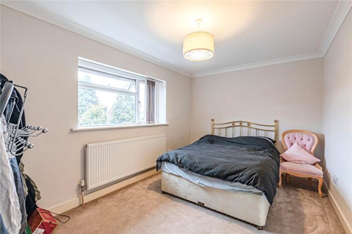 4 Bedroom Detached House For Sale In Spence Avenue, Byfleet, West Byfleet, Surrey, KT14