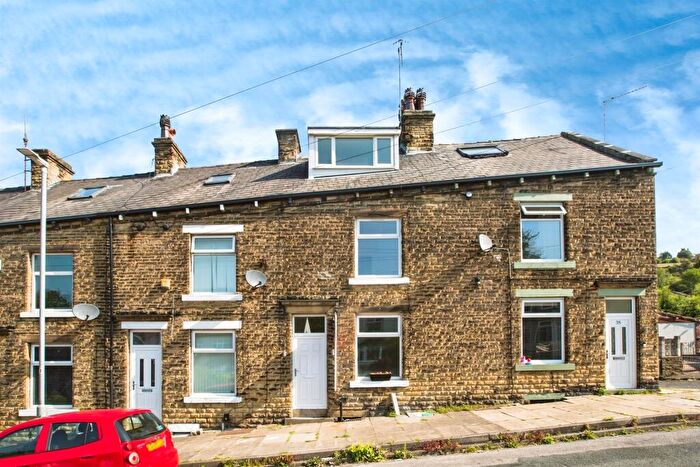 3 Bedroom House To Rent In Gladstone View, Halifax, HX3