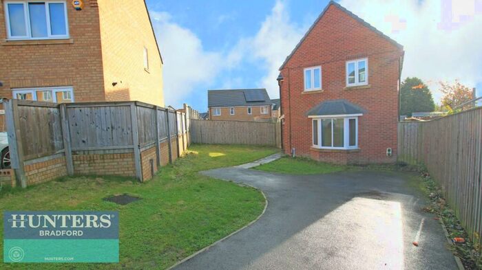 3 Bedroom Detached House To Rent In Gracy Fold Bradford, BD6