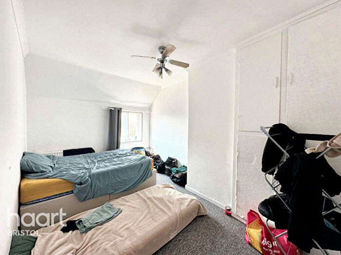 3 Bedroom Terraced House For Sale In Barrow Hill Crescent, Bristol, BS11