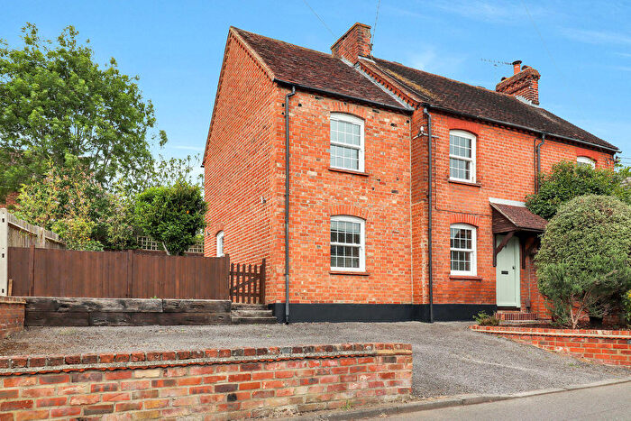 4 Bedroom Cottage For Sale In Rose Hill, Binfield., RG42