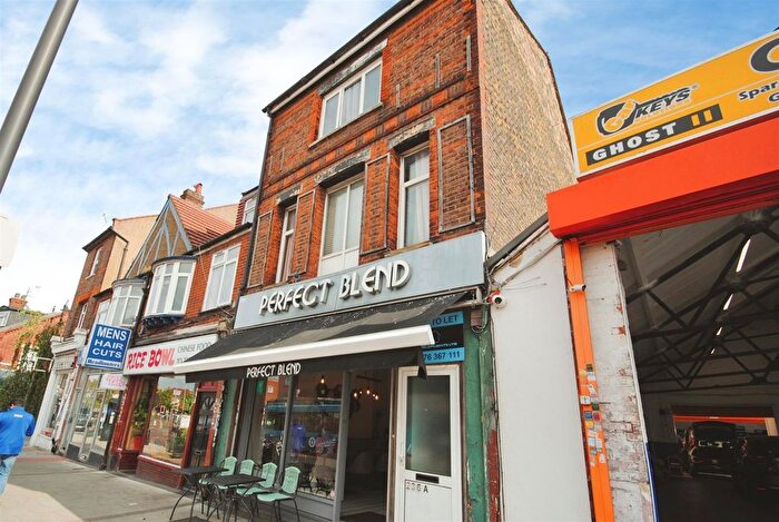 3 Bedroom Flat To Rent In St. Albans Road, Watford, WD24