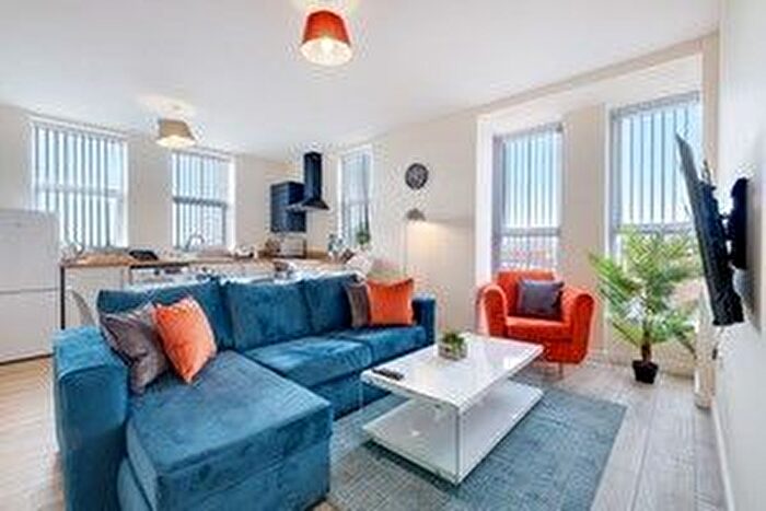 2 Bedroom Flat To Rent In Market Place, Wednesbury, WS10