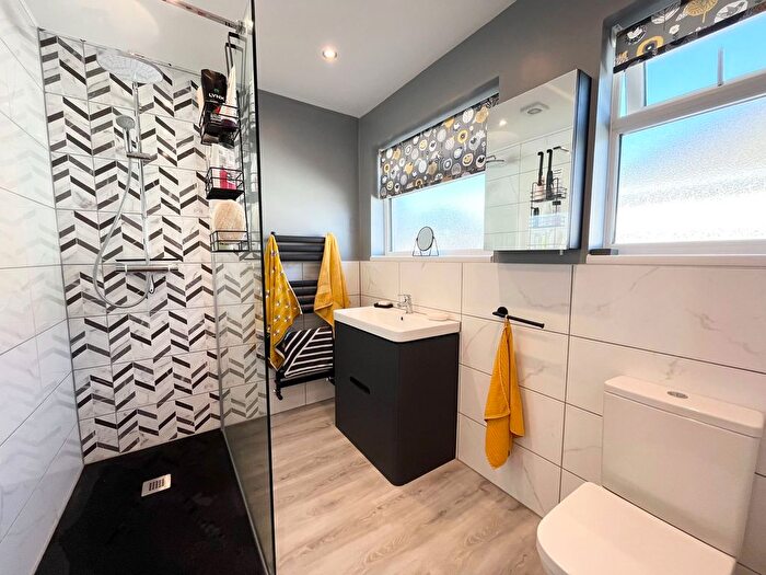 2 Bedroom Bungalow For Sale In Templer Road, Preston, Paignton, TQ3