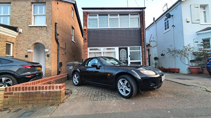 2 Bedroom Detached House To Rent In B, EN5