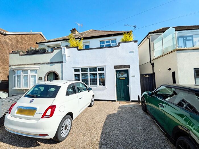 2 Bedroom Flat For Sale In London Road, Hadleigh, Essex, SS7