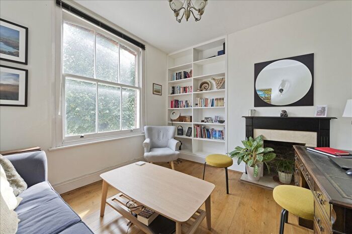 1 Bedroom Flat For Sale In Coningham Road, London, W12