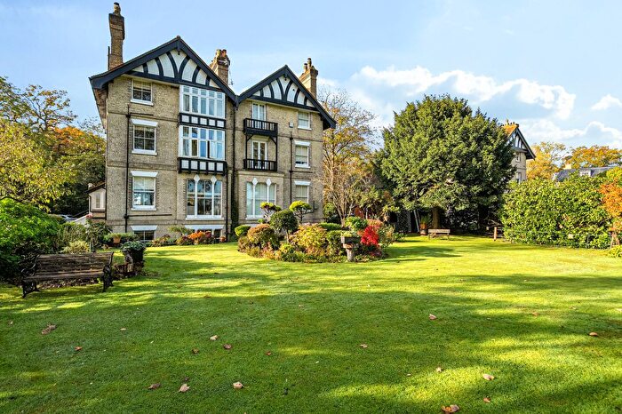 2 Bedroom Flat For Sale In Coopers Hill Lane, Englefield Green, TW20