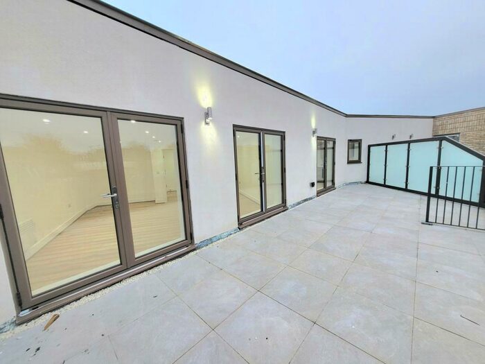 2 Bedroom Apartment To Rent In Mulberry Way, South Woodford, E18