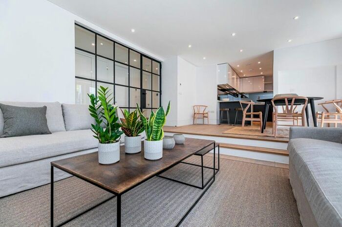 2 Bedroom Flat To Rent In Basing Street, Notting Hill, London, Kensington &amp; Chelsea, W11